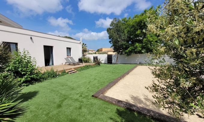 Le Grau-dʼAgde Apartamento | Air-conditioned studio, 750m from the beach, garden with private pétanque court