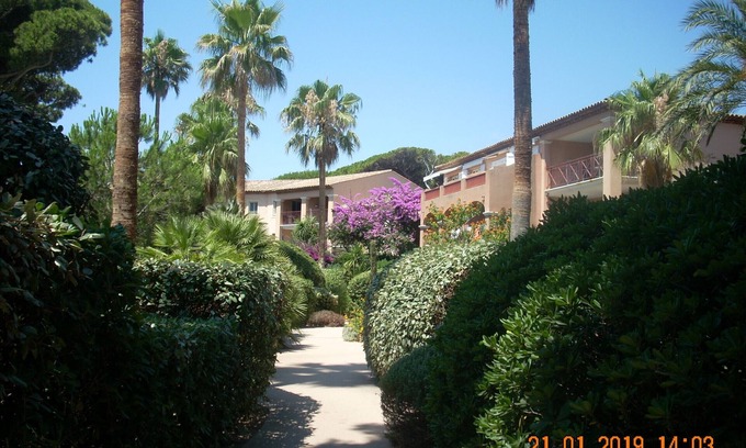 Giens Apartamento | T2 en parque arbolado