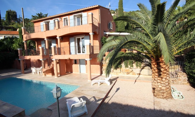 Espero-Pax Villa | VILLA CON AIRE ACONDICIONADO CON PISCINA Y JARDÍN DE 4 DORMITORIOS - VISTA AL MAR