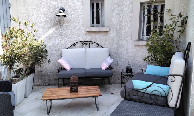 Barbentane Casa | Air-conditioned villa on edge of forest, 15 minutes from Avignon, heated pool.