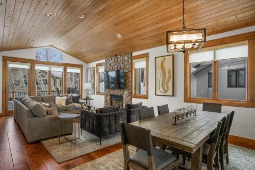 Steamboat Springs Casa | Air Conditioning & Heated Garage, Walking Distance to Steamboat Resort, Single Family Home