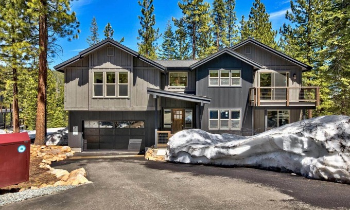 Kingswood Estates Cabina | Air Conditioning, Designer Mountain Home, Hot Tub, Bunk Beds, EV Charger
