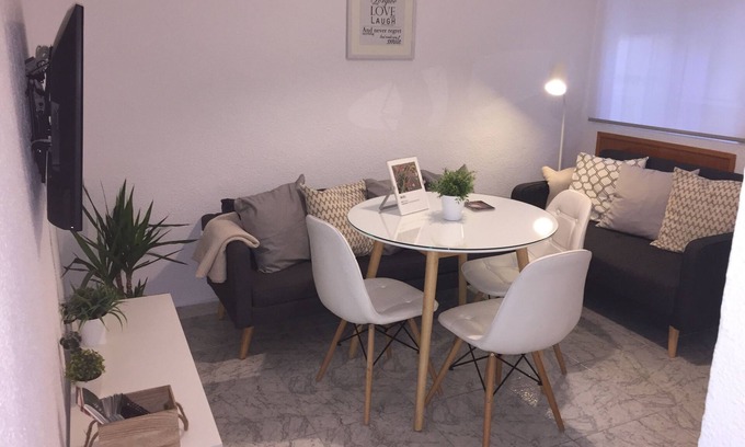 Distrito Sur Apartamento | Air conditioning, Wifi, close to the mosque and cathedral