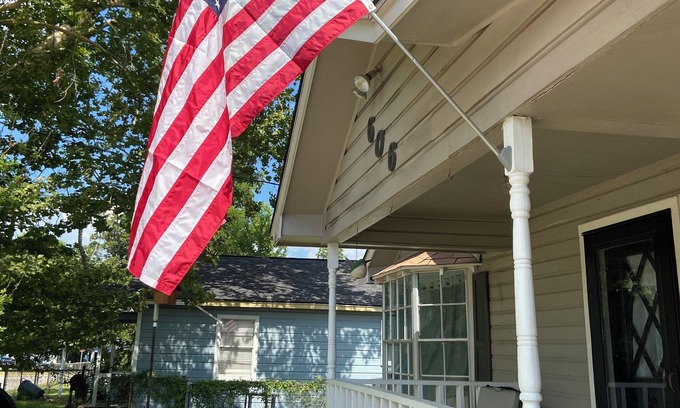 Humble Casa | Air Travelers Reprieve- Downtown Humble 4 miles from the airport