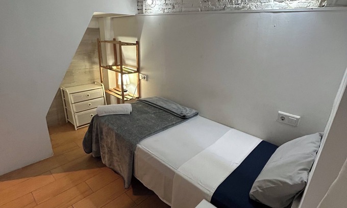 Feria Casa | airbhouse private rooms & apartments