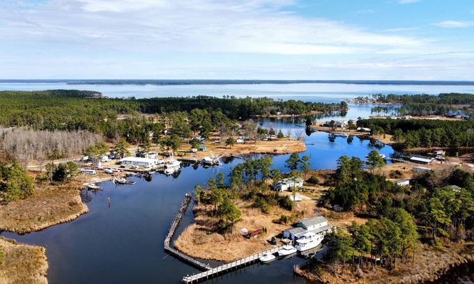 Belhaven Alquiler De Eote | AirBnB Yacht retreat