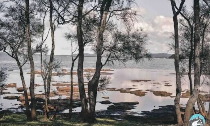 Karraganbah Casa | Aircabin - Tuggerawong - Lake Front - 9 Beds House