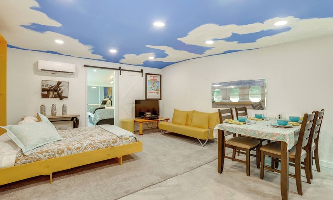New Waverly Apartamento | Aircraft Tours! Fly-In Hangar Apt in New Waverly