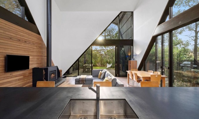 Surf Coast Casa | Aireys Cliff-Top Gem - Your Ultimate Coastal Escape