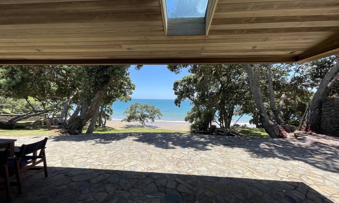 Coopers Beach Casa | AIRLIE - LUXURY BEACH FRONT