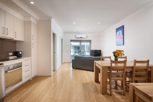 Redcliffe Apartamento | Airport Apartments by Vetroblu