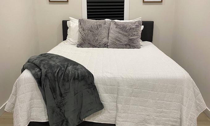 Coraopolis Casa | Airport bungalow