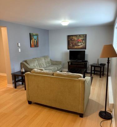 Terra Nova Apartamento | Airport Manor Unit 1 - 2 Bedroom Apartment