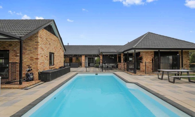 Rotorua Casa | Airport Oasis | Salt Water Swimming Pool & Spa!
