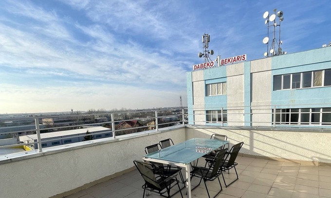 Otopeni Apartamento | Airport Retreat with Terrace #2