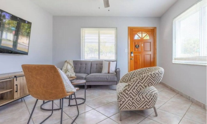 Melaleuca Gardens Apartamento | AirportHouse – Modern 1BR near FLL Airport w/ Wi-Fi, Smart TV & Free Parking