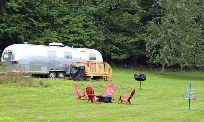 Hartwick Casa | Airstream on Turkey Hill *1* - Glamping in Ctown