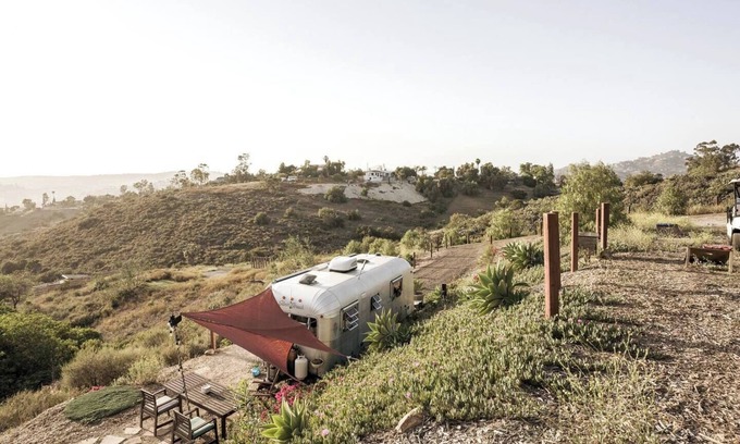 Spring Valley Casa | Airstream Retreat - Sauna + Hot Soaking Tub +Views