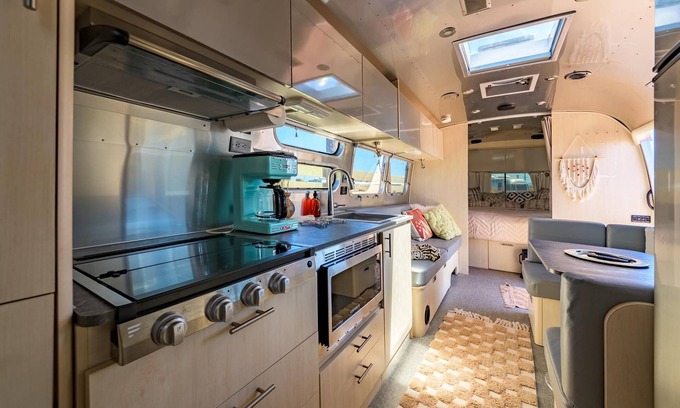 Valle Casa | Airstream with Bunk & Private Hot Tub (Unit L) - 6 Person Airstream with Bunkbed