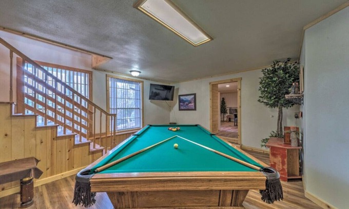 Alto Apartamento | Airy Alto Escape w/ Deck, Games & Views