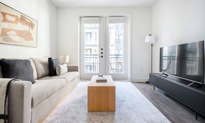 Hancock Apartamento | Airy Central Austin 1BR w/ Pool, Gym & W/D, nr U. Texas, by Blueground
