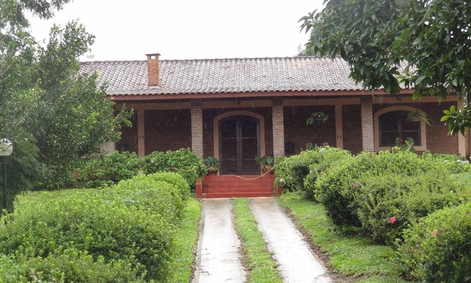 Ibiuna Cabaña | Casa de campo espaciosa, acogedora y adosada con piscina, campo y voleibol