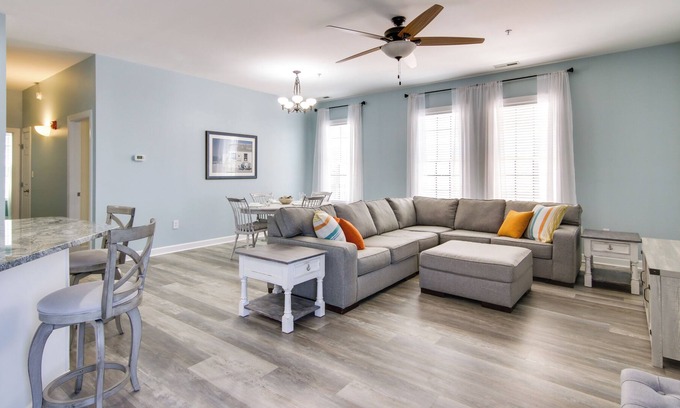 Villages of Five Points Condominio | Airy Lewes Condo with Community Pool!