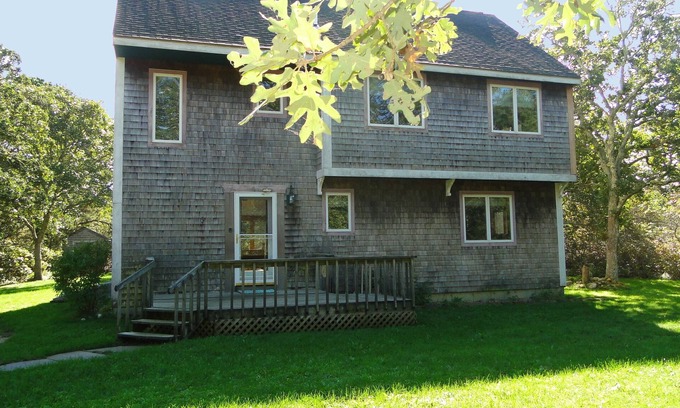 Vineyard Haven Casa | Airy, Quiet Vacation Rental Home, piscina, tenis, FERRY TIX en MV