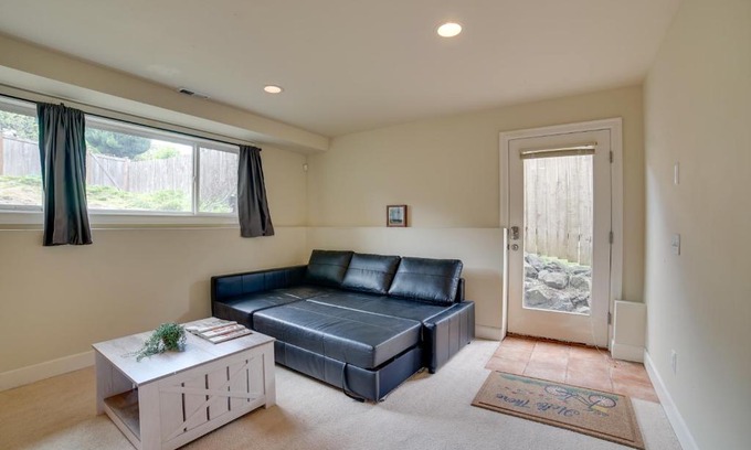 Greenwood Apartamento | Airy Seattle Apartment about 7 Mi to Downtown!