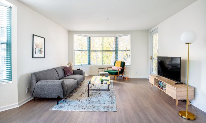 South Beach Apartamento | Airy South Beach 1BR w/ Pool, Gym, Shops + Dining Onsite, by Blueground