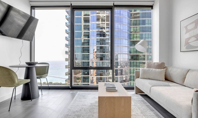 South Loop Apartamento | Airy South Loop Studio w/ Pool, Gym & Spa, nr Grant Park, by Blueground