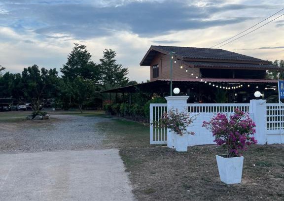 Nikhom Huai Phueng Casa | AJ Pizza and Steakhouse