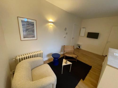 Verte Vallee Apartamento | Ajania, Appt avec parking et petit jardin privé