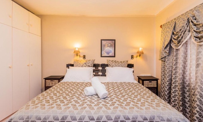 Paarl Casa | AJEE B&B
