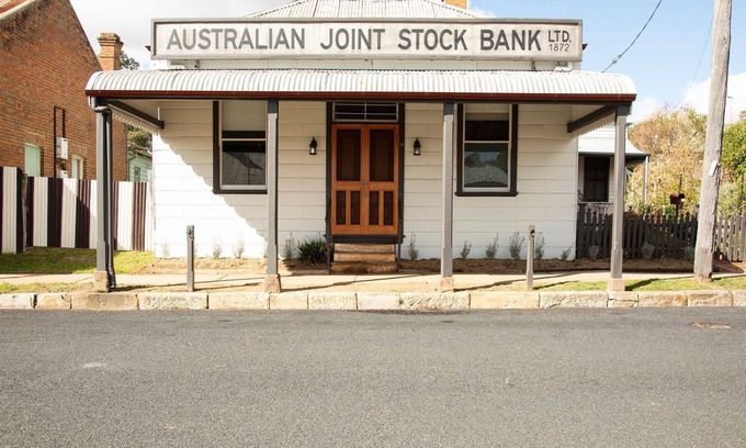 Gulgong Casa | AJS Bank - Pet friendly