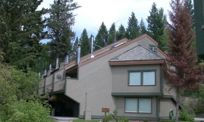 East Kootenay Complejo | Akiskinook Beach Resort - 1 Br Condo - Rec Center - Indoor Pool, Hot Tub, Squash, Basketball Courts
