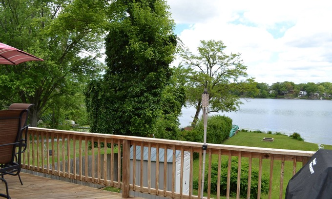 Portage Lakes Casa | Akron Portage Lakes Peaceful Lakefront Charming 2-bedroom home / amazing view.