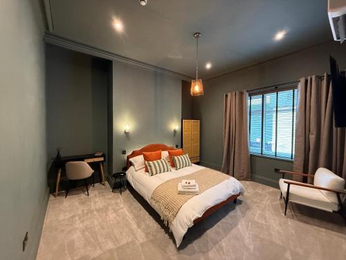 Halifax Casa | Akroyd House - The Dean Clough Room