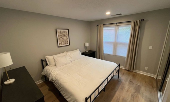 South Central Omaha Apartamento | Aksarben View One Bedroom