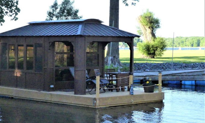 Saint-Paul-de-l'Ile-aux-Noix Cabina | Aloberge 8 (Saint-Paul-de-l'Île-Aux-Noix)