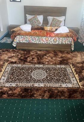 Nishat-Shalimar Cama Y Desayuno | Al Mubeen home stay