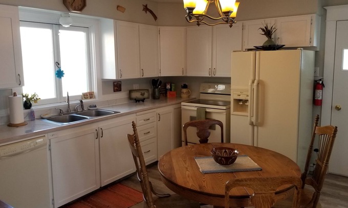 Anaconda Casa | Aladdin House in quiet neighborhood surrounded by mountains, lakes and streams..