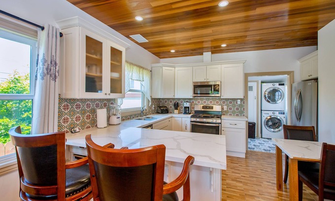 West Alameda Casa | Lujosa casa de 2 dormitorios y 2 baños en Alameda cerca de la estación de ferry a San Francisco