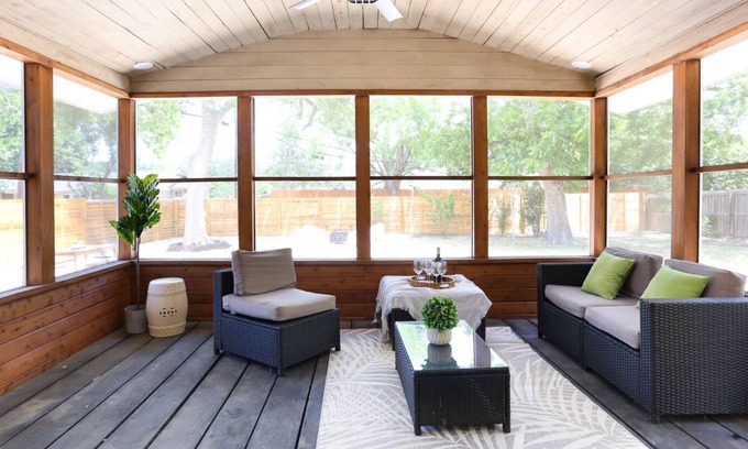 Oak Park - Northwood Casa | Alamo Heights-Close to Downtown-2 King Beds