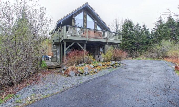 Alyeska Cabina | Alaskan Cabin Escape with Hot Tub!