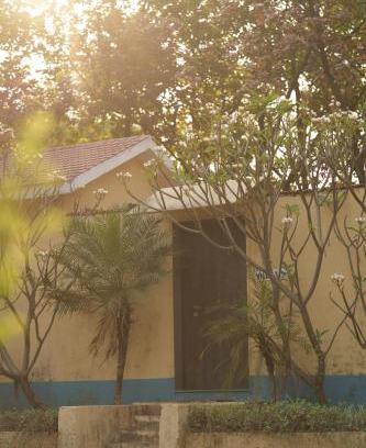 Murbad Villa | Alaya Stays Nehamrit Courtyard Villa Pet friendly Villa with Outdoor Bathtub