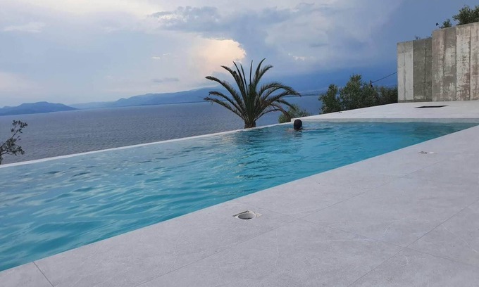 Pella Region Apartamento | Alba Ocean View Luxury Suite