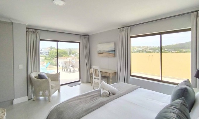 Robberg Beach Apartamento | Alba Tramonto | 3 bed 2 bath - 100m Robberg Beach