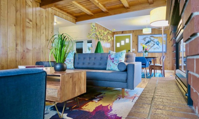 Tri-Cities Casa | Albany · Modern home w firepit & foosball