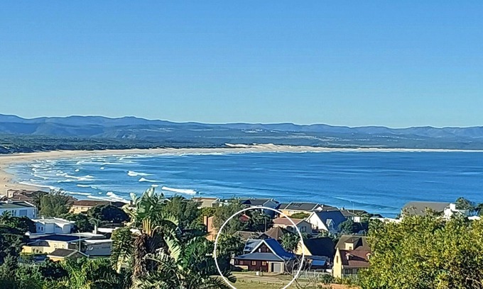 Jeffreys Bay Casa | Albatross log home - 5 min to pristine surfing beaches